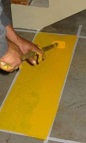 Pintura e demarcação de faixas em pisos Pintura e demarcação de faixas em pisos
