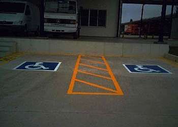 Demarcação de piso para estacionamento