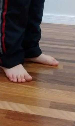 Raspagem de tacos e Aplicação de Bona Raspagem de tacos e Aplicação de Bona